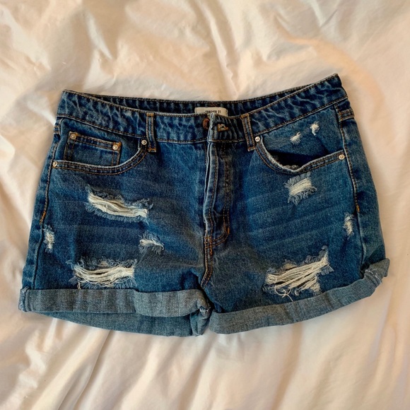 Ripped Jean shorts - Picture 2 of 3